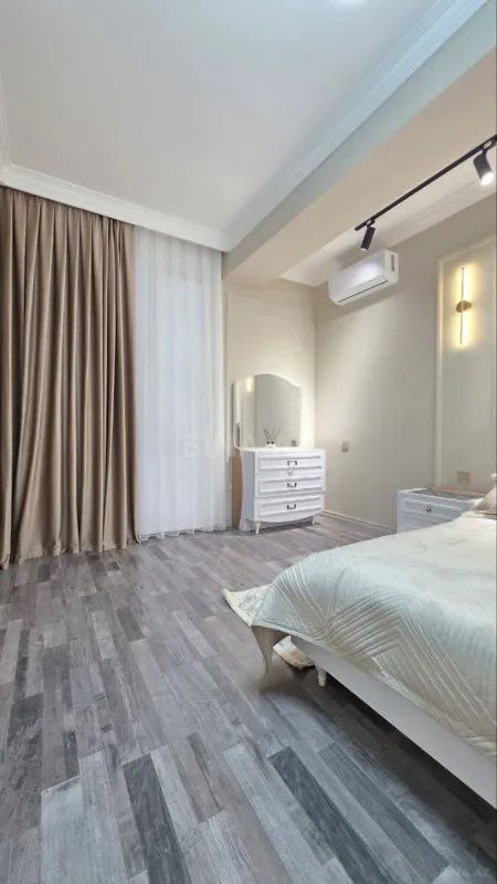 Satılır 2 otaqlı mənzil 98 m²