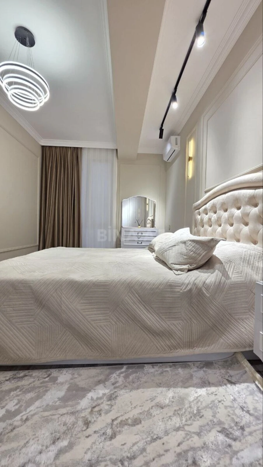 Satılır 2 otaqlı mənzil 98 m²