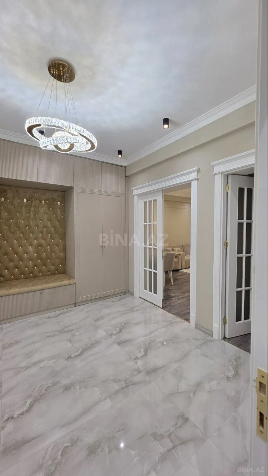 Satılır 2 otaqlı mənzil 98 m²