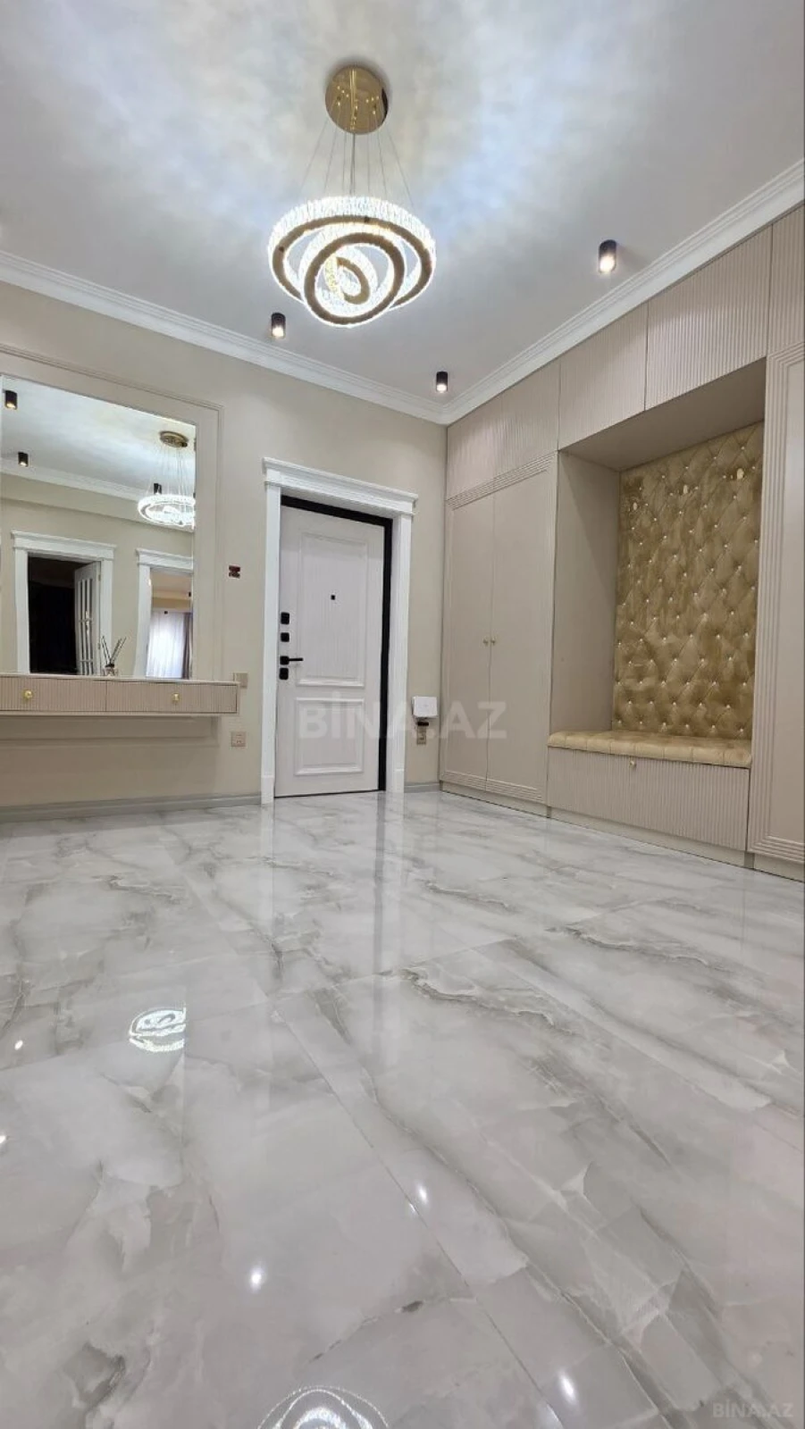 Satılır 2 otaqlı mənzil 98 m²