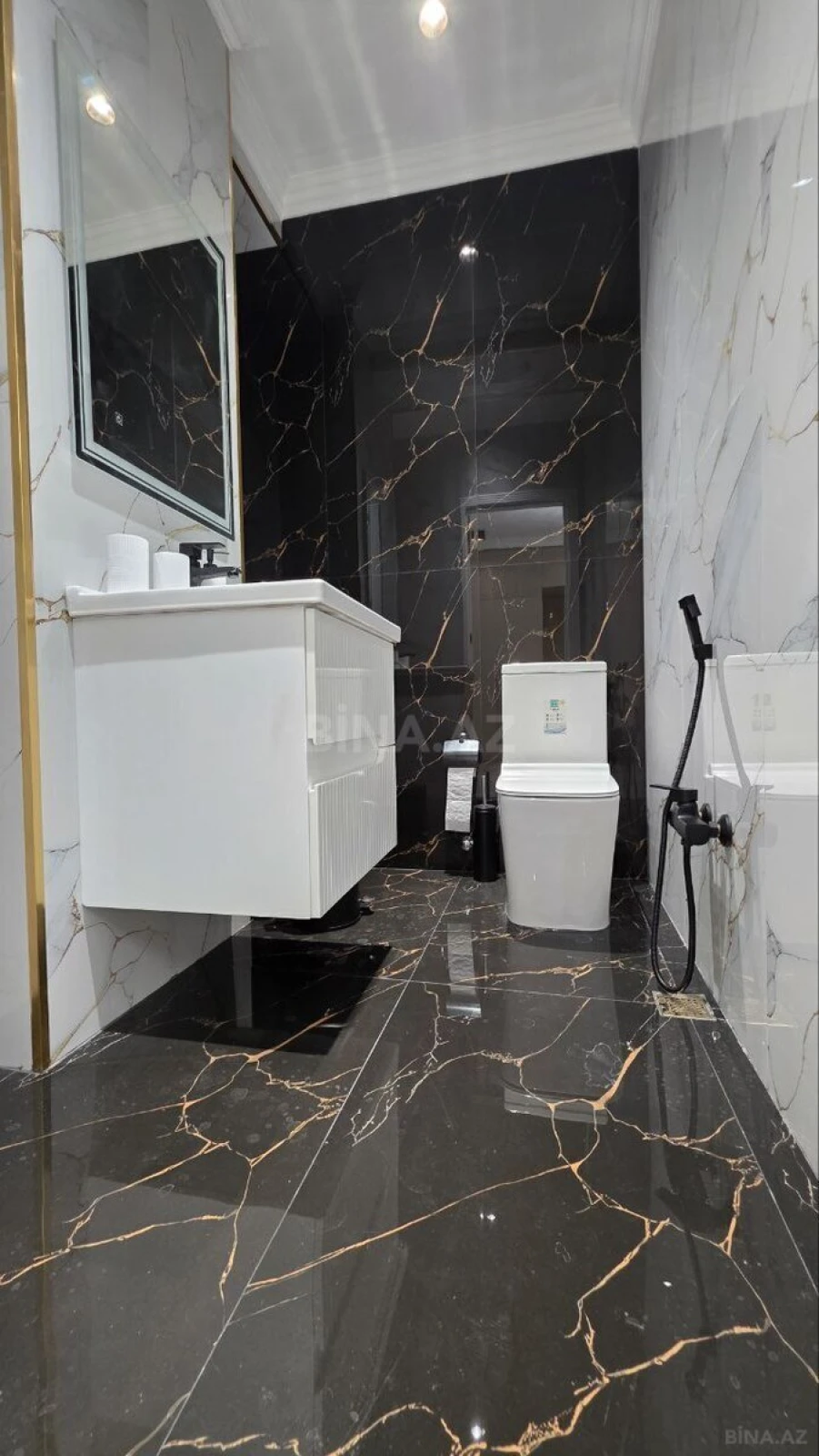 Satılır 2 otaqlı mənzil 98 m²