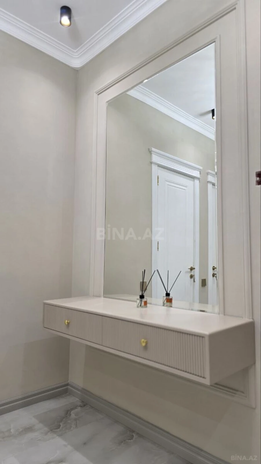 Satılır 2 otaqlı mənzil 98 m²