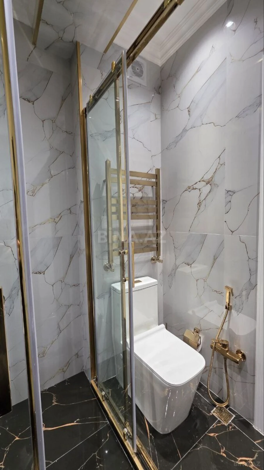 Satılır 2 otaqlı mənzil 98 m²