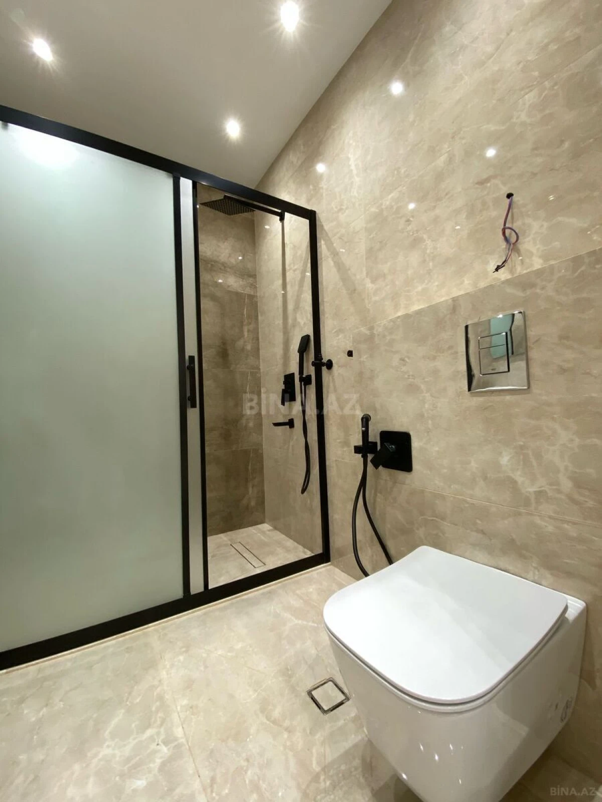 Kirayə verilir 3 otaqlı mənzil 130 m²