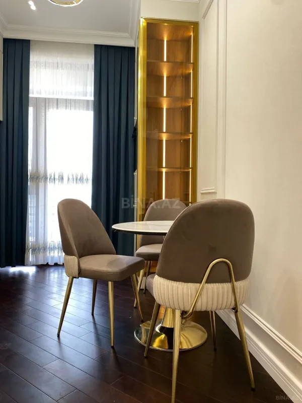 Kirayə verilir 3 otaqlı mənzil 130 m²