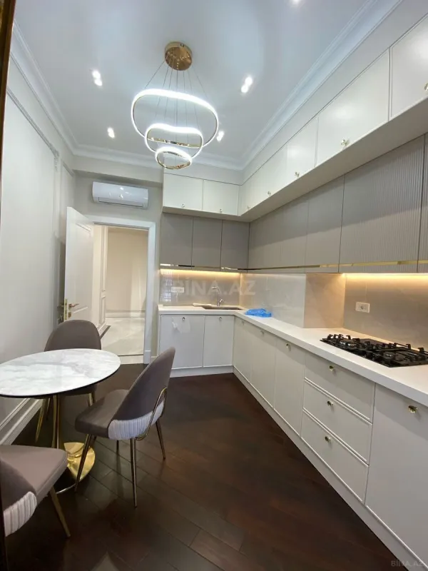 Kirayə verilir 3 otaqlı mənzil 130 m²