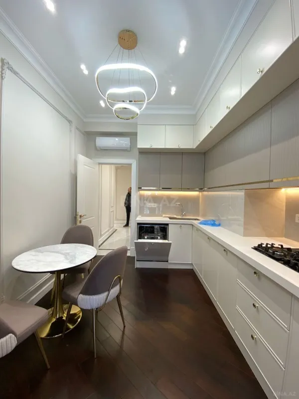 Kirayə verilir 3 otaqlı mənzil 130 m²