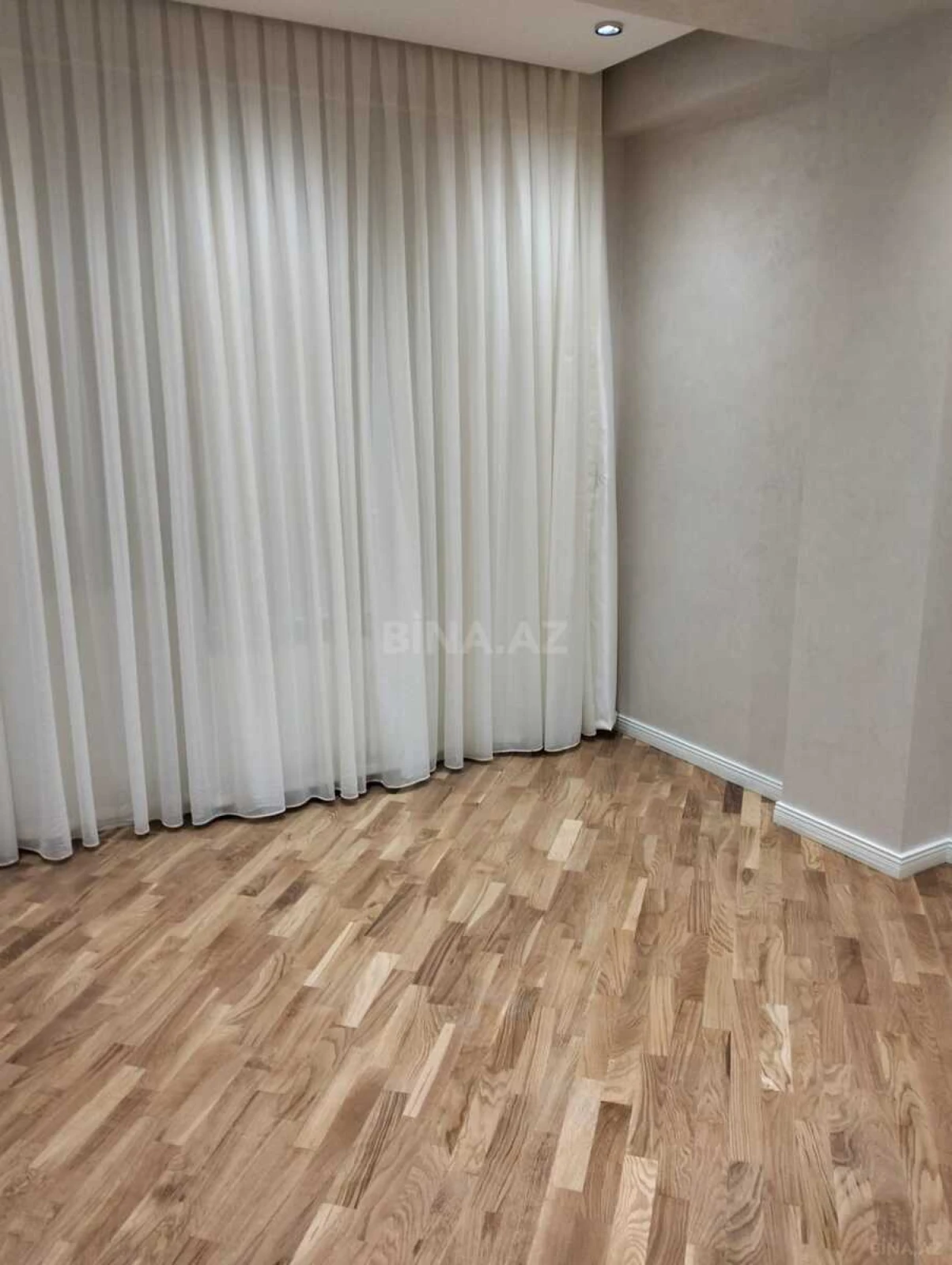Satılır 3 otaqlı mənzil 105 m²