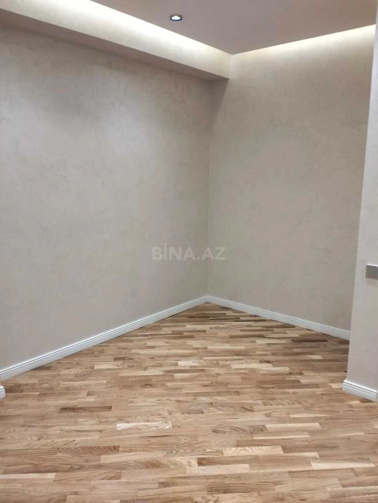 Satılır 3 otaqlı mənzil 105 m²