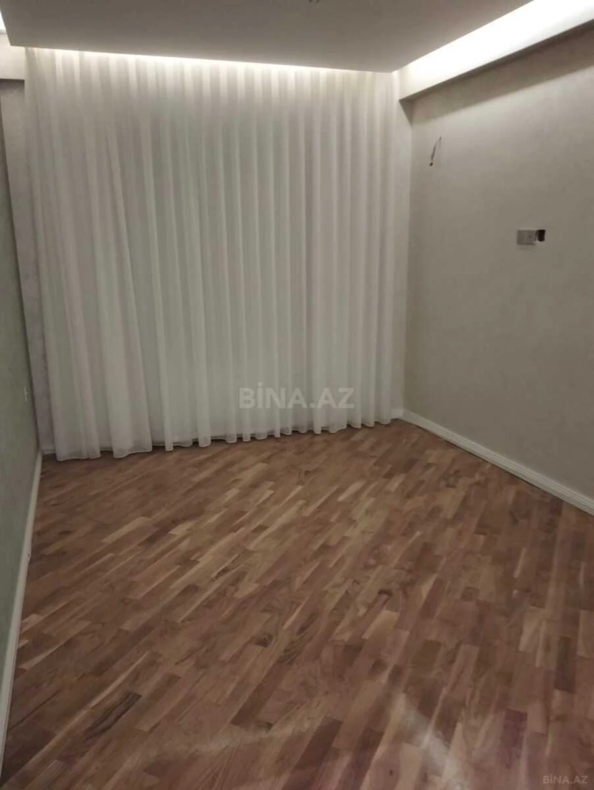Satılır 3 otaqlı mənzil 105 m²
