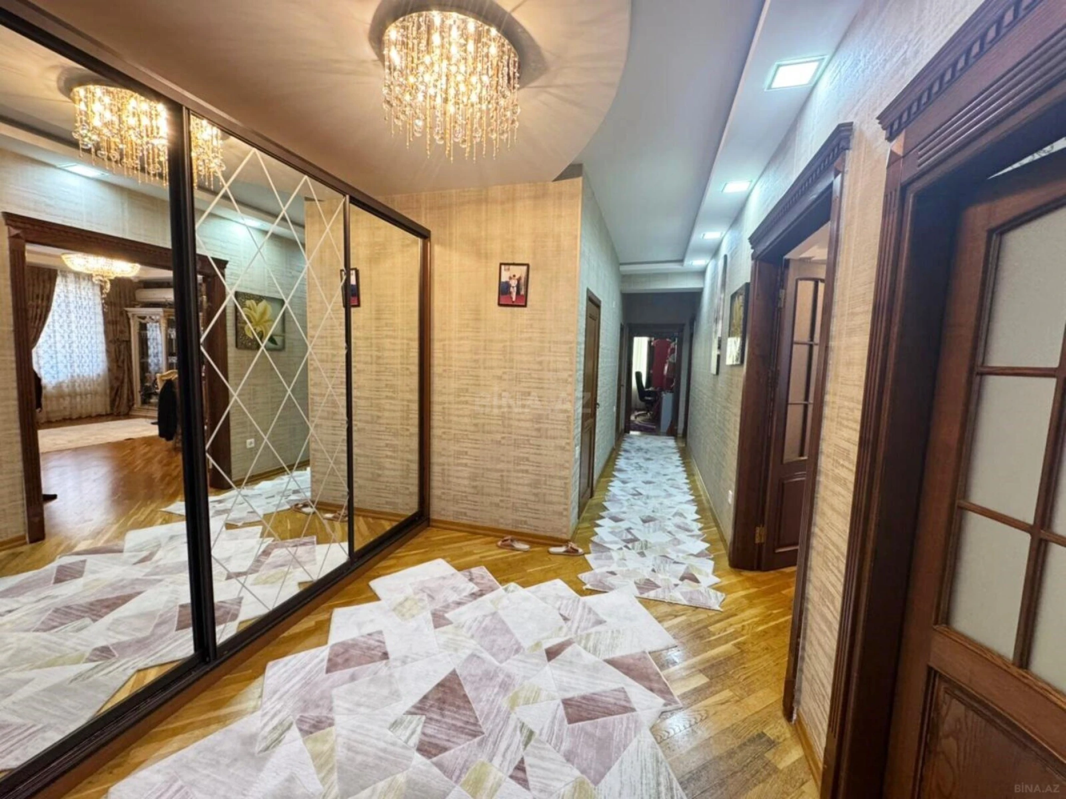 Satılır 3 otaqlı mənzil 135 m²