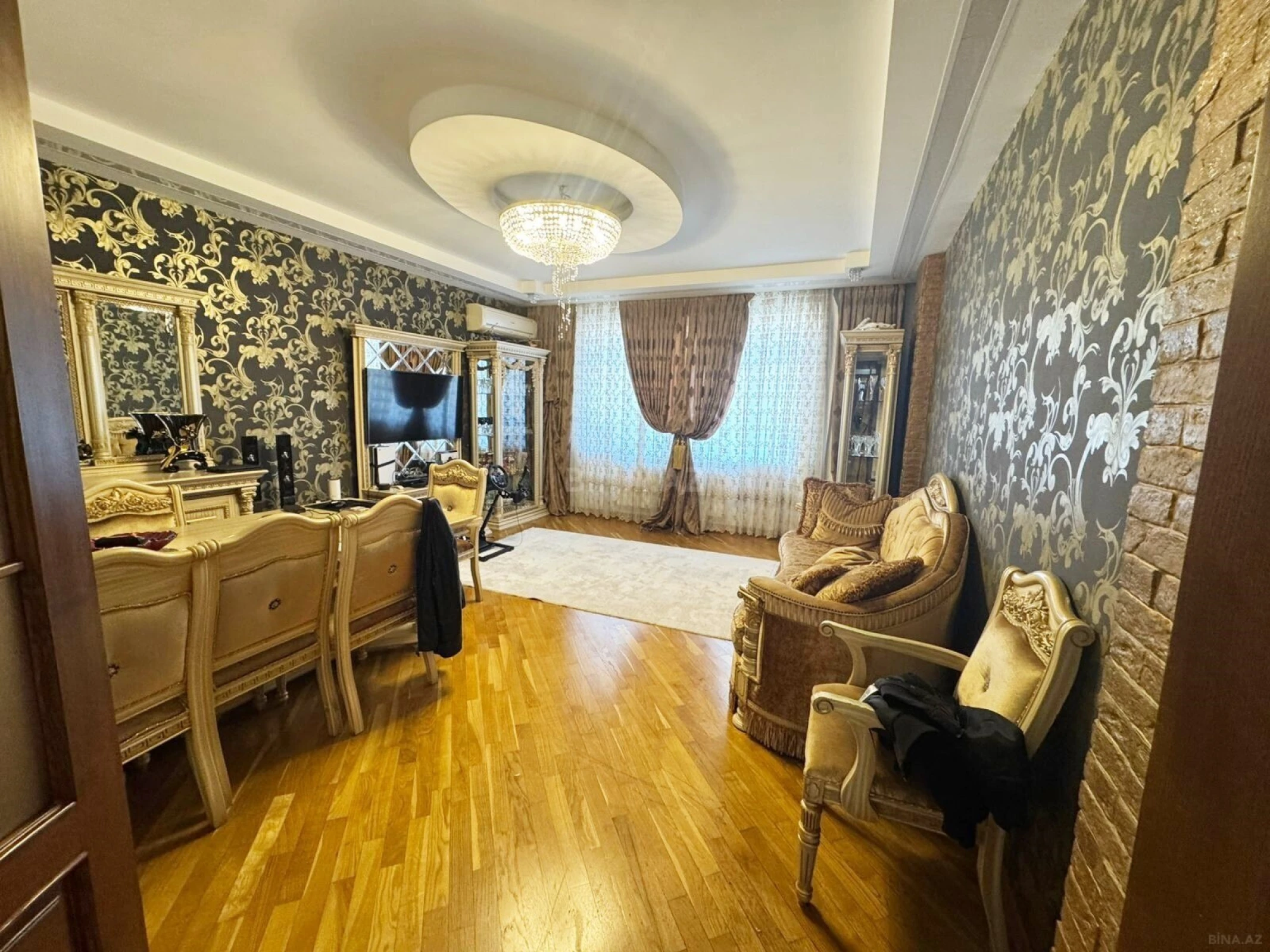 Satılır 3 otaqlı mənzil 135 m²