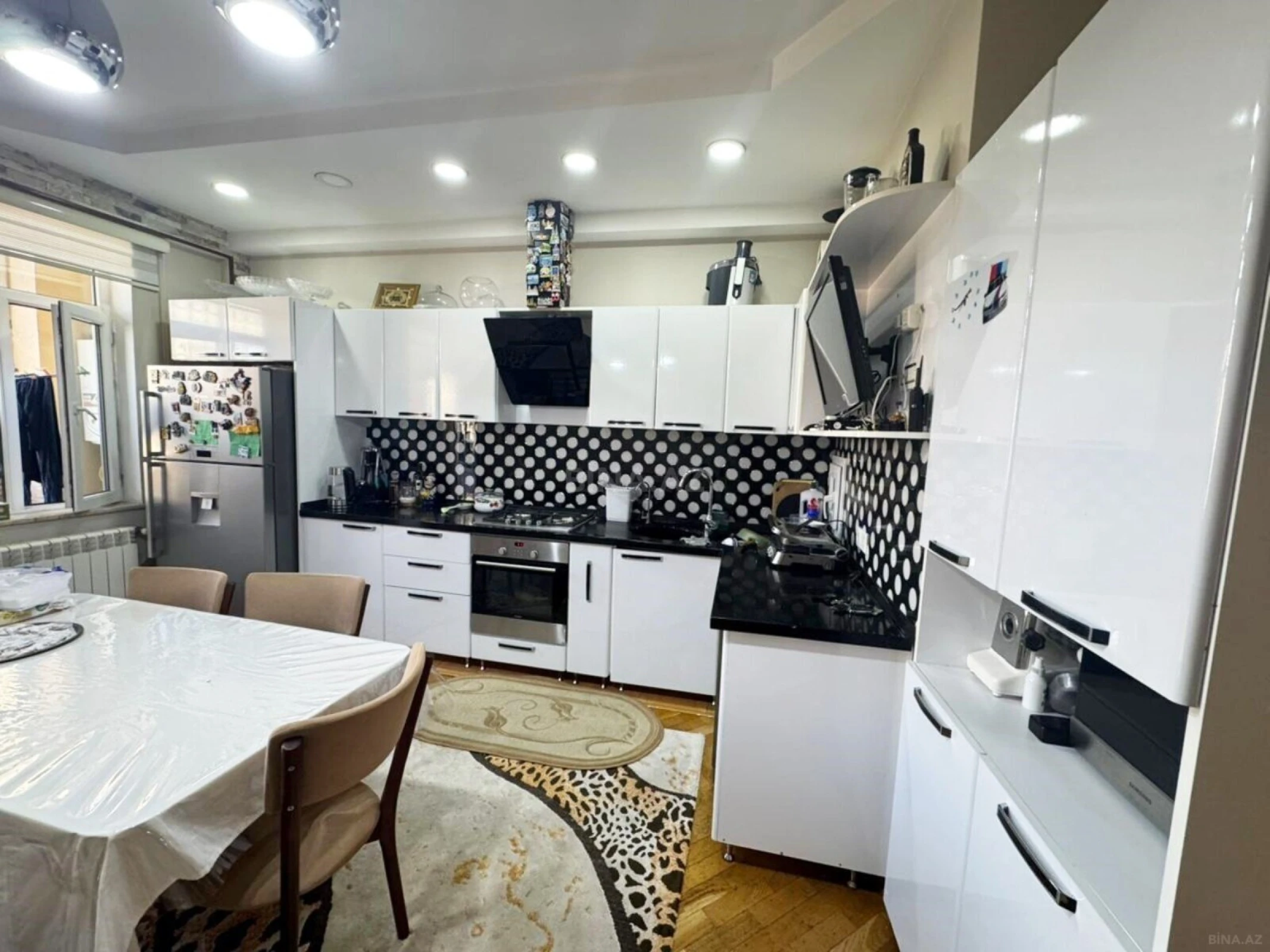 Satılır 3 otaqlı mənzil 135 m²
