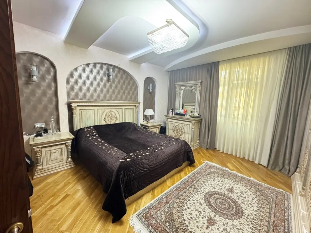Satılır 3 otaqlı mənzil 135 m²