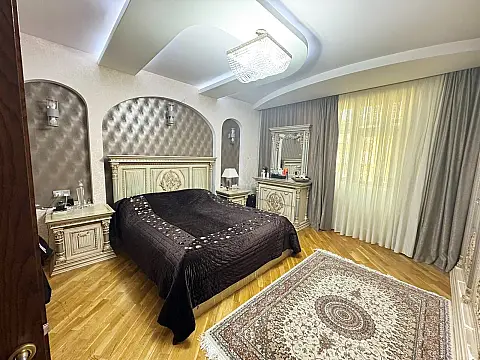 Satılır 3 otaqlı mənzil 135 m²