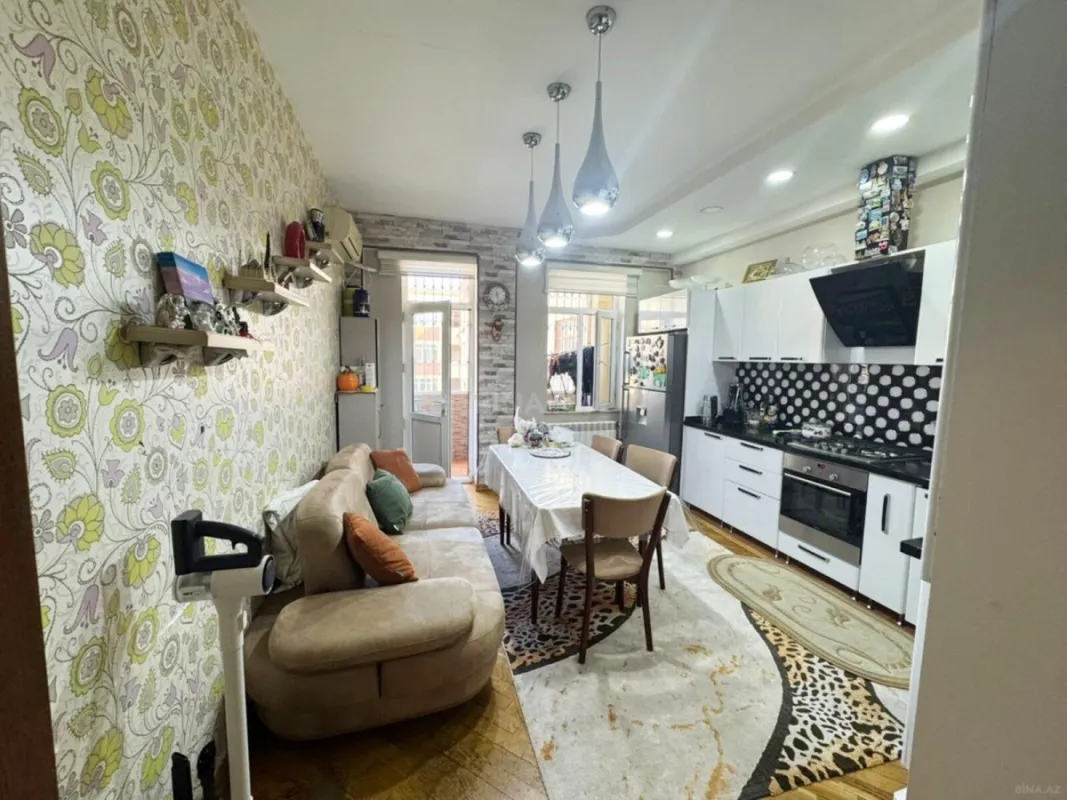 Satılır 3 otaqlı mənzil 135 m²