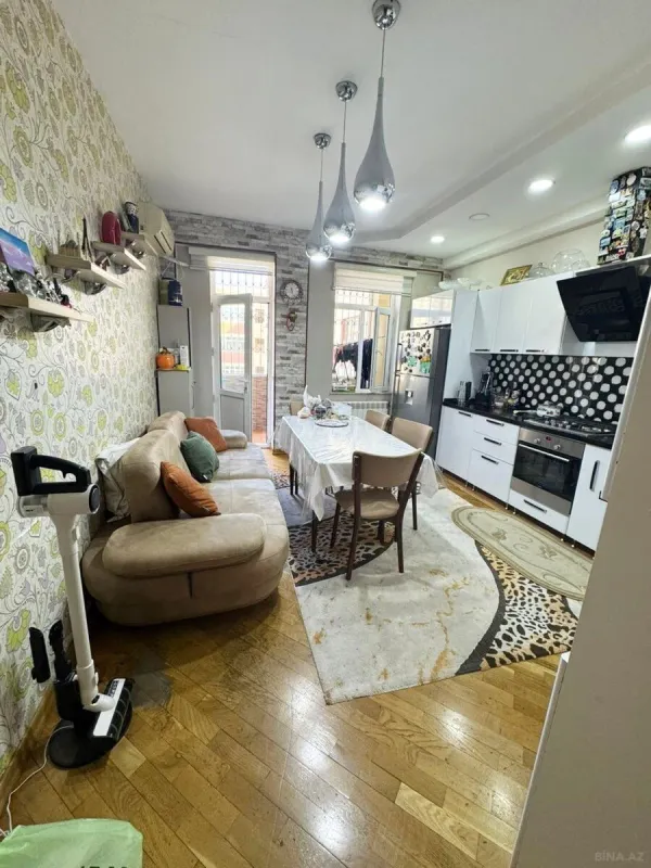 Satılır 3 otaqlı mənzil 135 m²