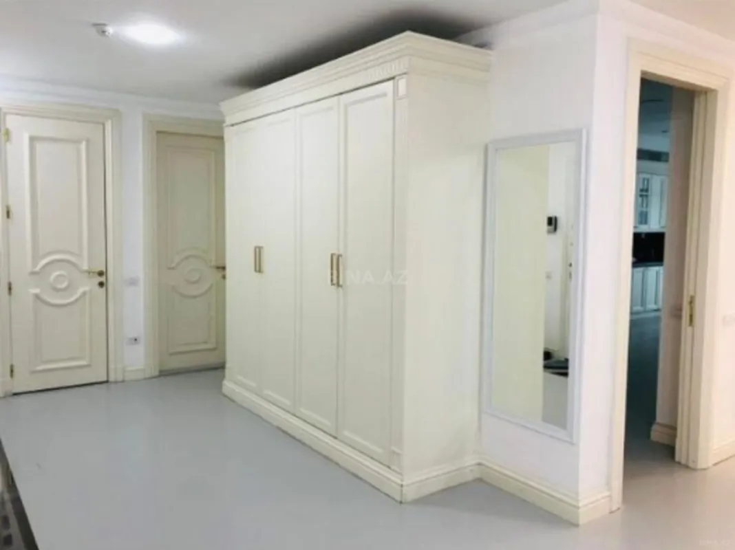 Kirayə verilir 4 otaqlı mənzil 260 m²