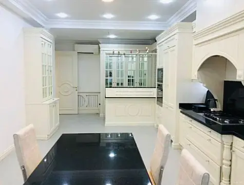 Kirayə verilir 4 otaqlı mənzil 260 m²