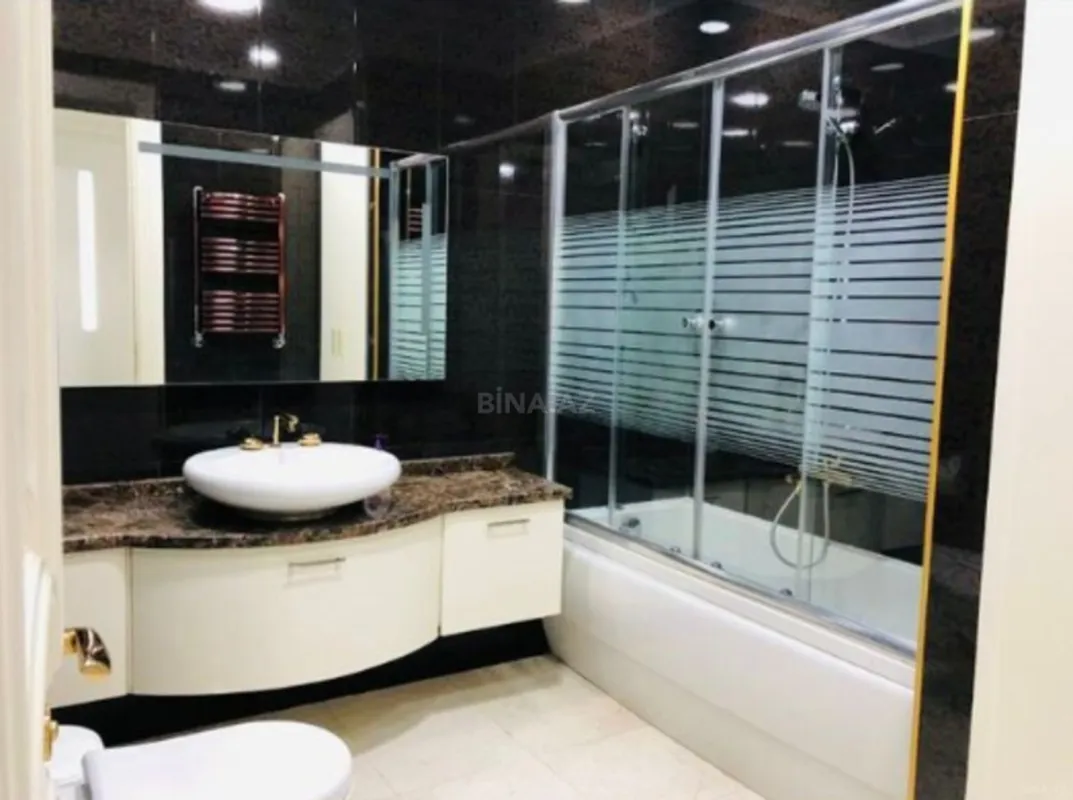 Kirayə verilir 4 otaqlı mənzil 260 m²