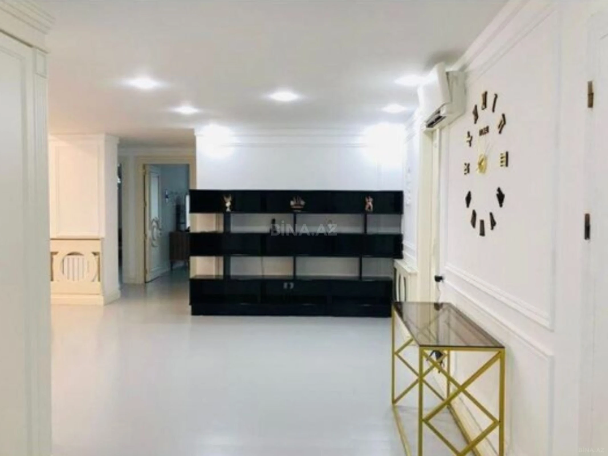 Kirayə verilir 4 otaqlı mənzil 260 m²