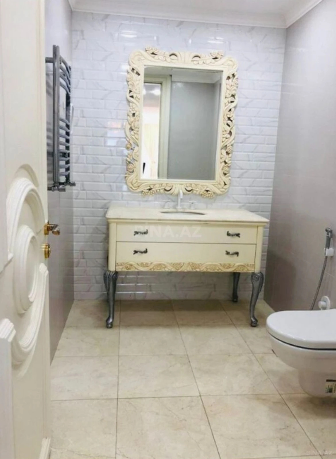 Kirayə verilir 4 otaqlı mənzil 260 m²