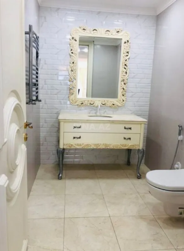 Kirayə verilir 4 otaqlı mənzil 260 m²