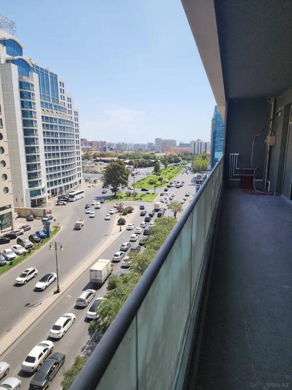 Satılır 3 otaqlı mənzil 148 m²