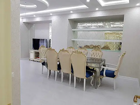 Satılır 3 otaqlı mənzil 148 m² — Bakı, 8-ci kilometr 3 otaq 148.00 m²