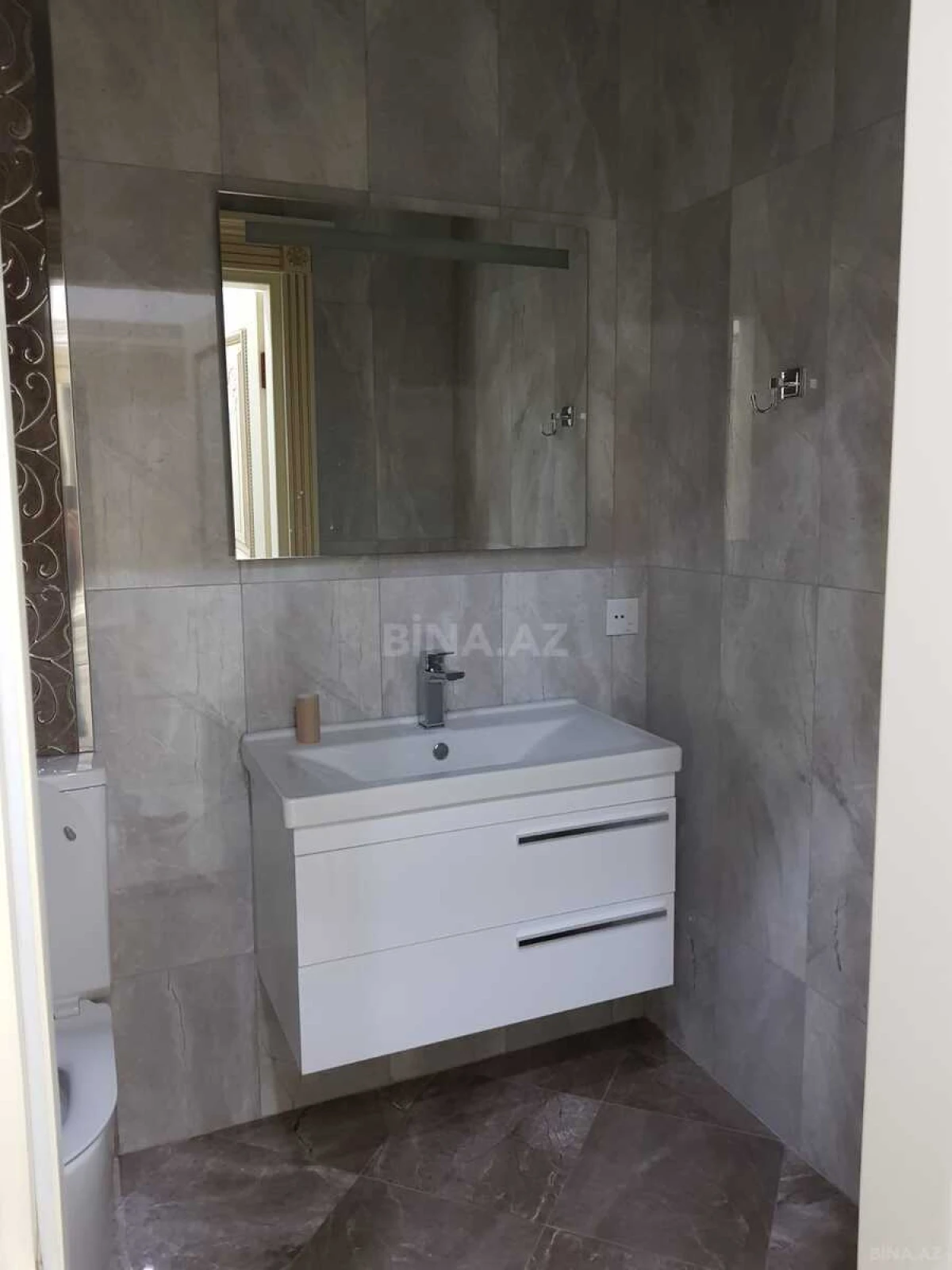 Satılır 3 otaqlı mənzil 148 m²