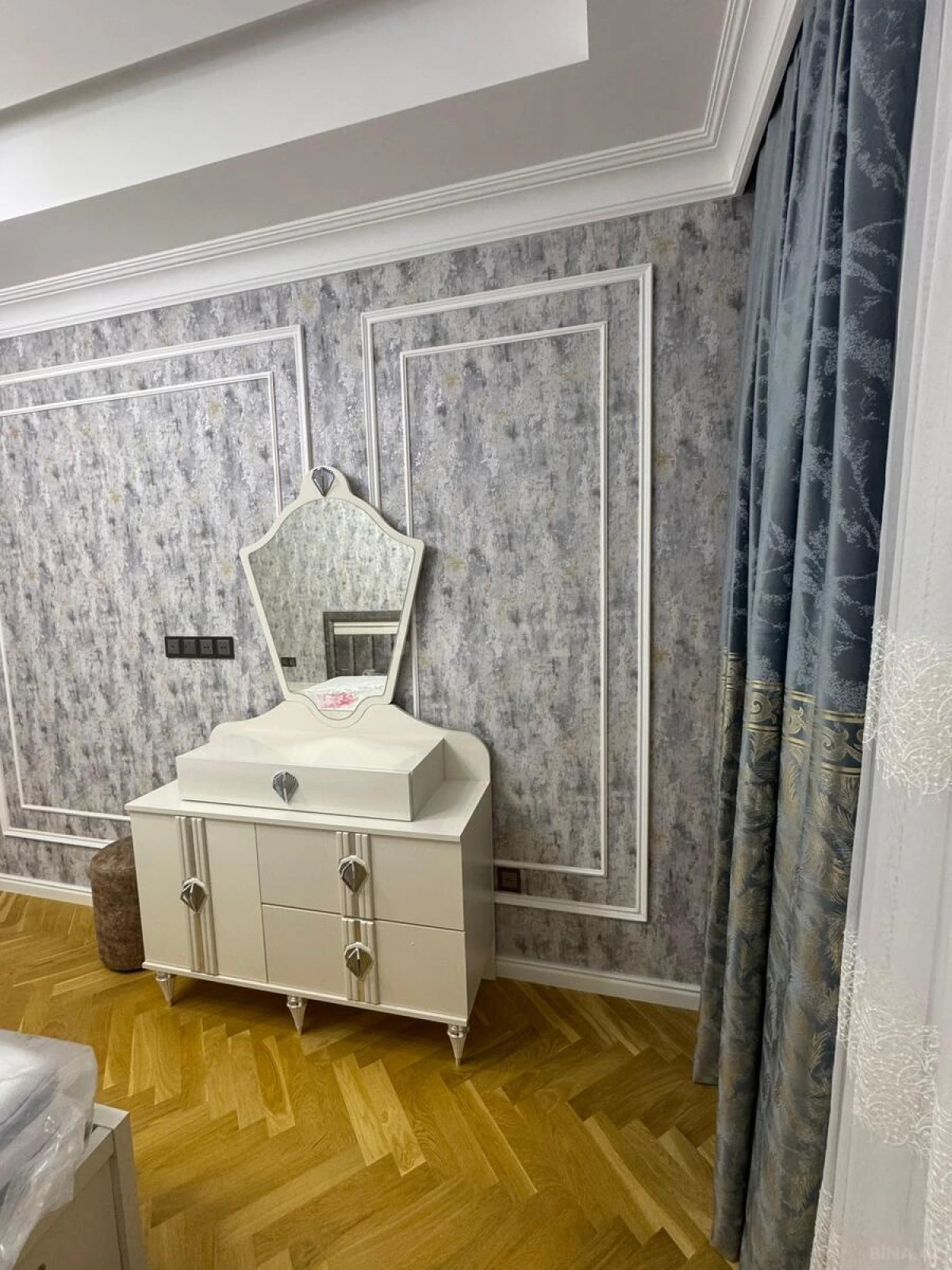 Kirayə verilir 2 otaqlı mənzil 95 m²