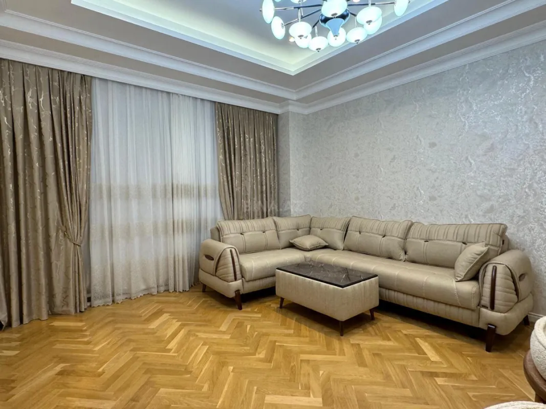 Kirayə verilir 2 otaqlı mənzil 95 m²