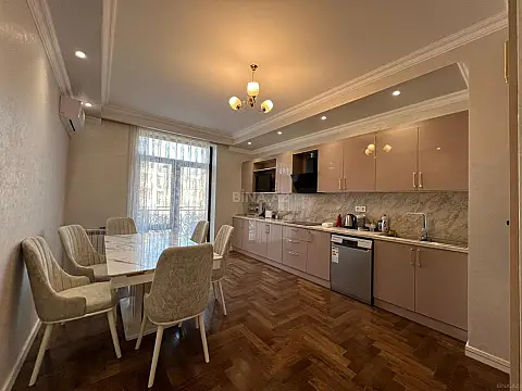Kirayə verilir 2 otaqlı mənzil 95 m²
