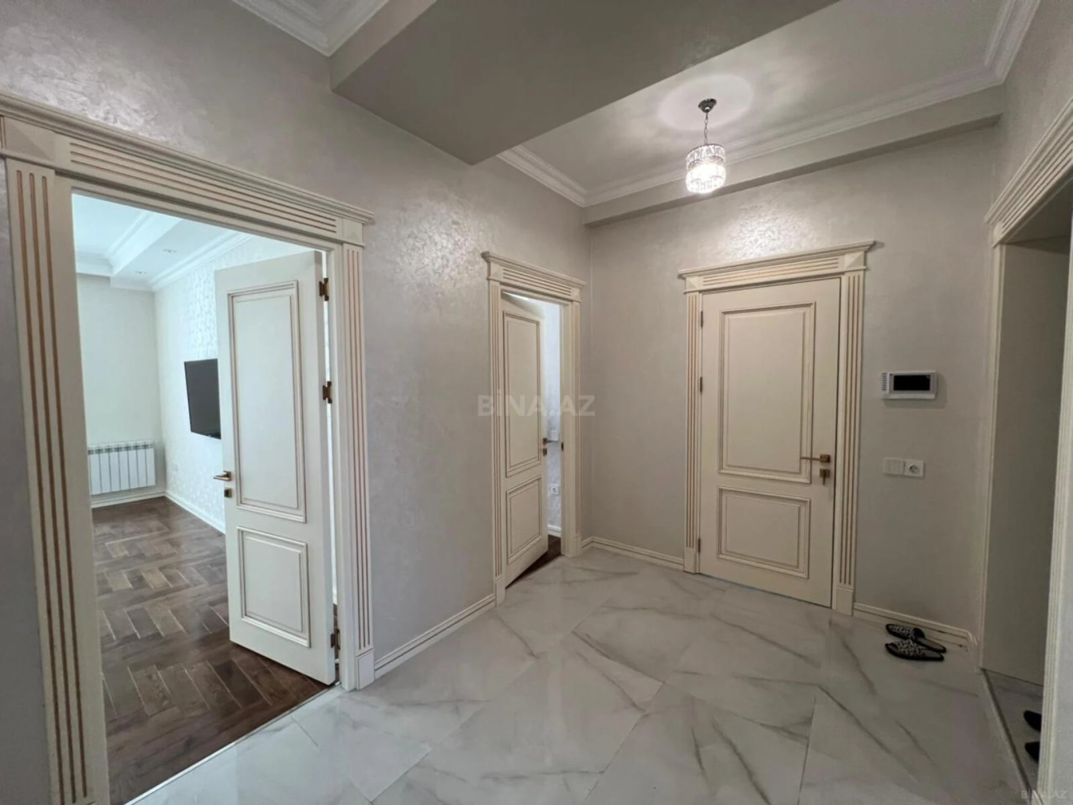 Kirayə verilir 2 otaqlı mənzil 95 m²