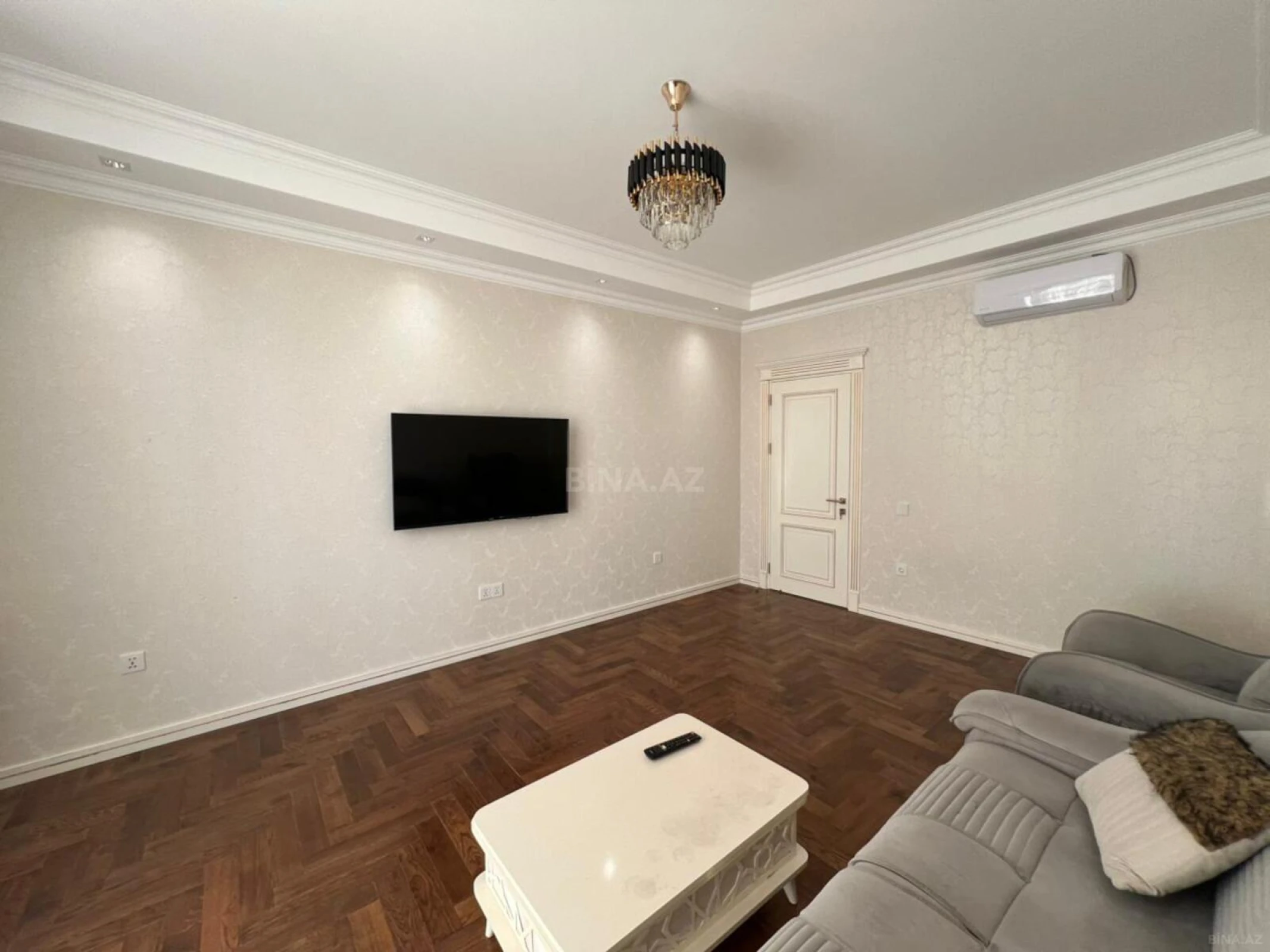Kirayə verilir 2 otaqlı mənzil 95 m²