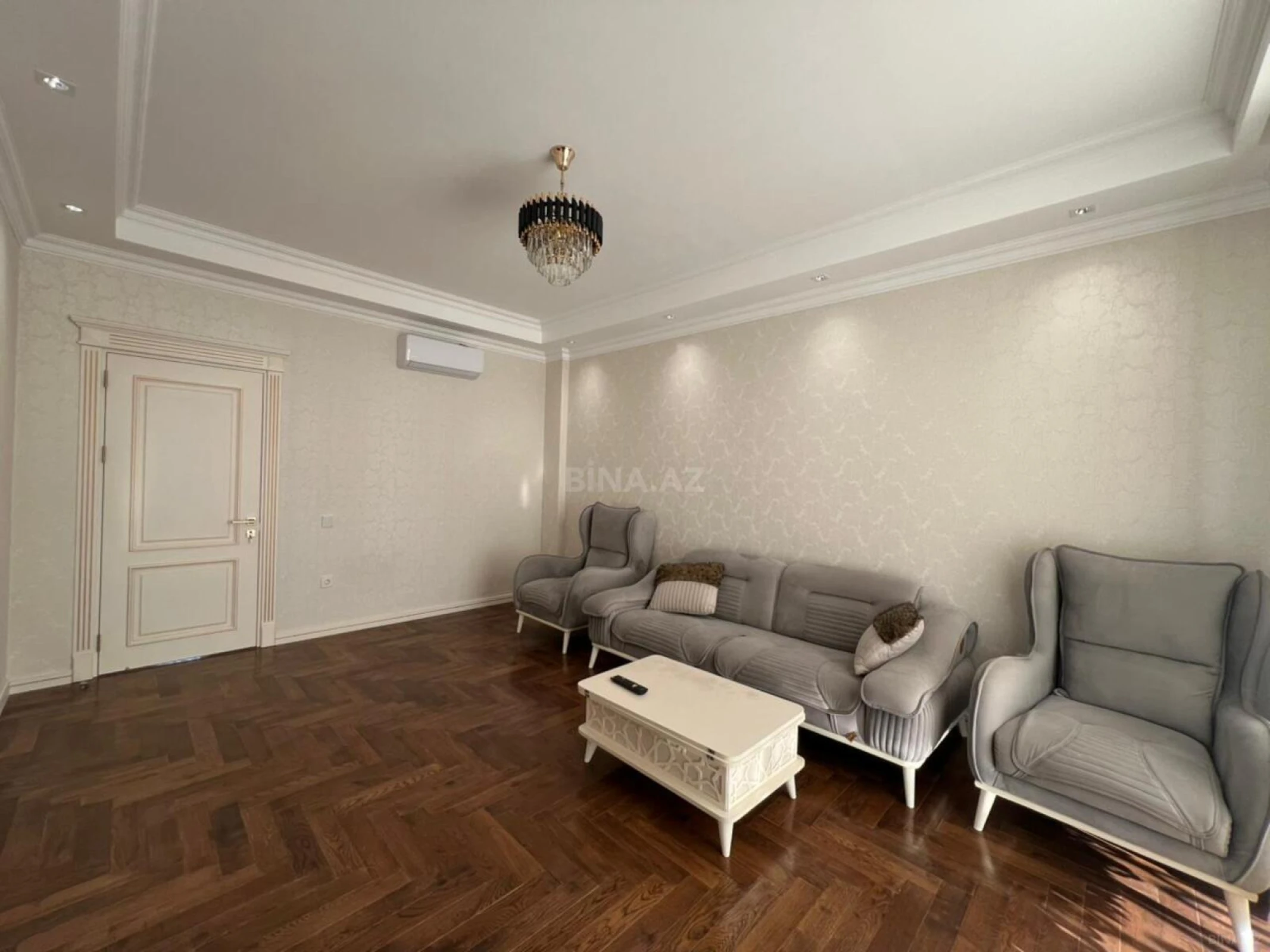 Kirayə verilir 2 otaqlı mənzil 95 m²
