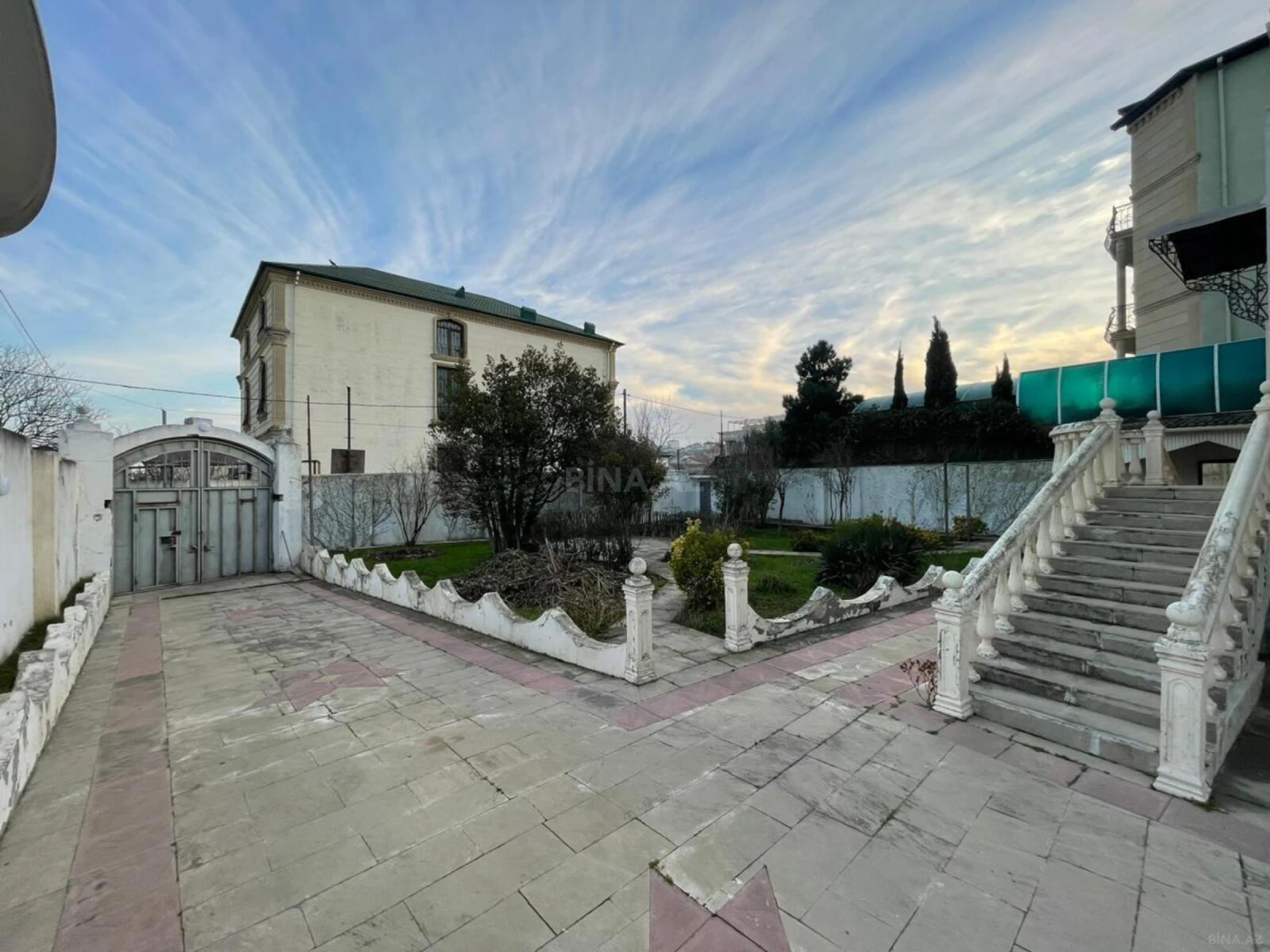 Kirayə verilir 5 otaqlı həyət evi 200 m²