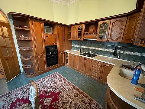 Kirayə verilir 5 otaqlı həyət evi 200 m²