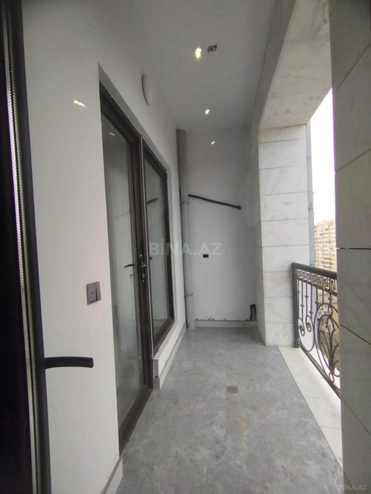 Satılır 3 otaqlı mənzil 96 m²