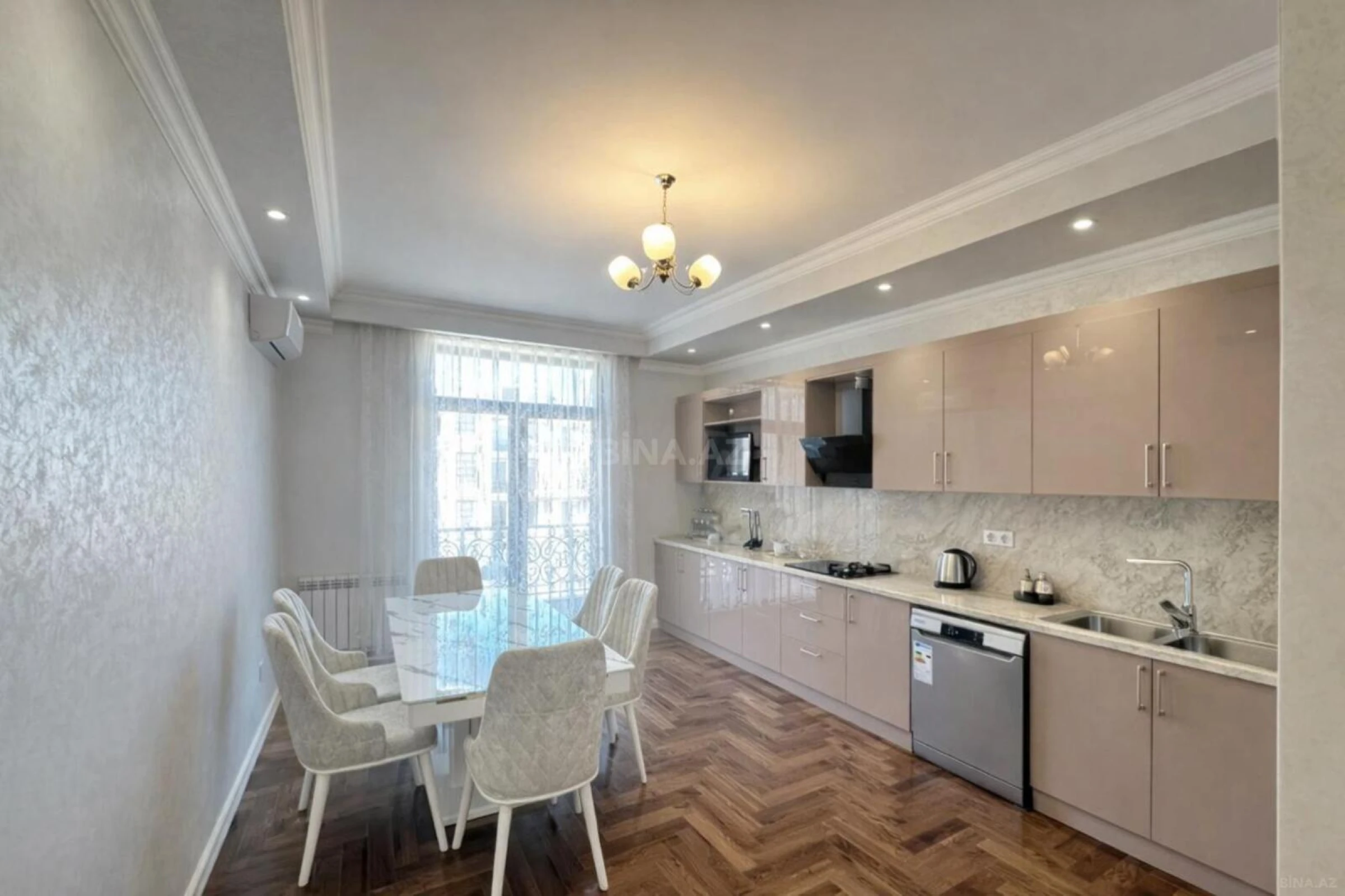 Kirayə verilir 2 otaqlı mənzil 90 m²