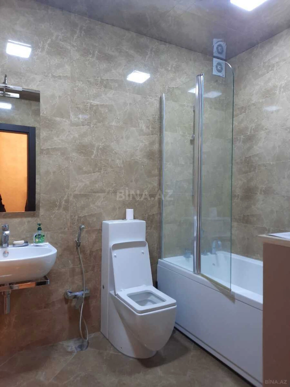 Kirayə verilir 2 otaqlı mənzil 110 m²