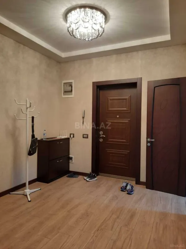 Kirayə verilir 2 otaqlı mənzil 110 m²