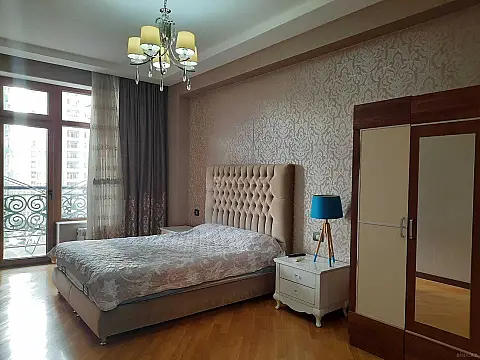 Kirayə verilir 2 otaqlı mənzil 110 m²