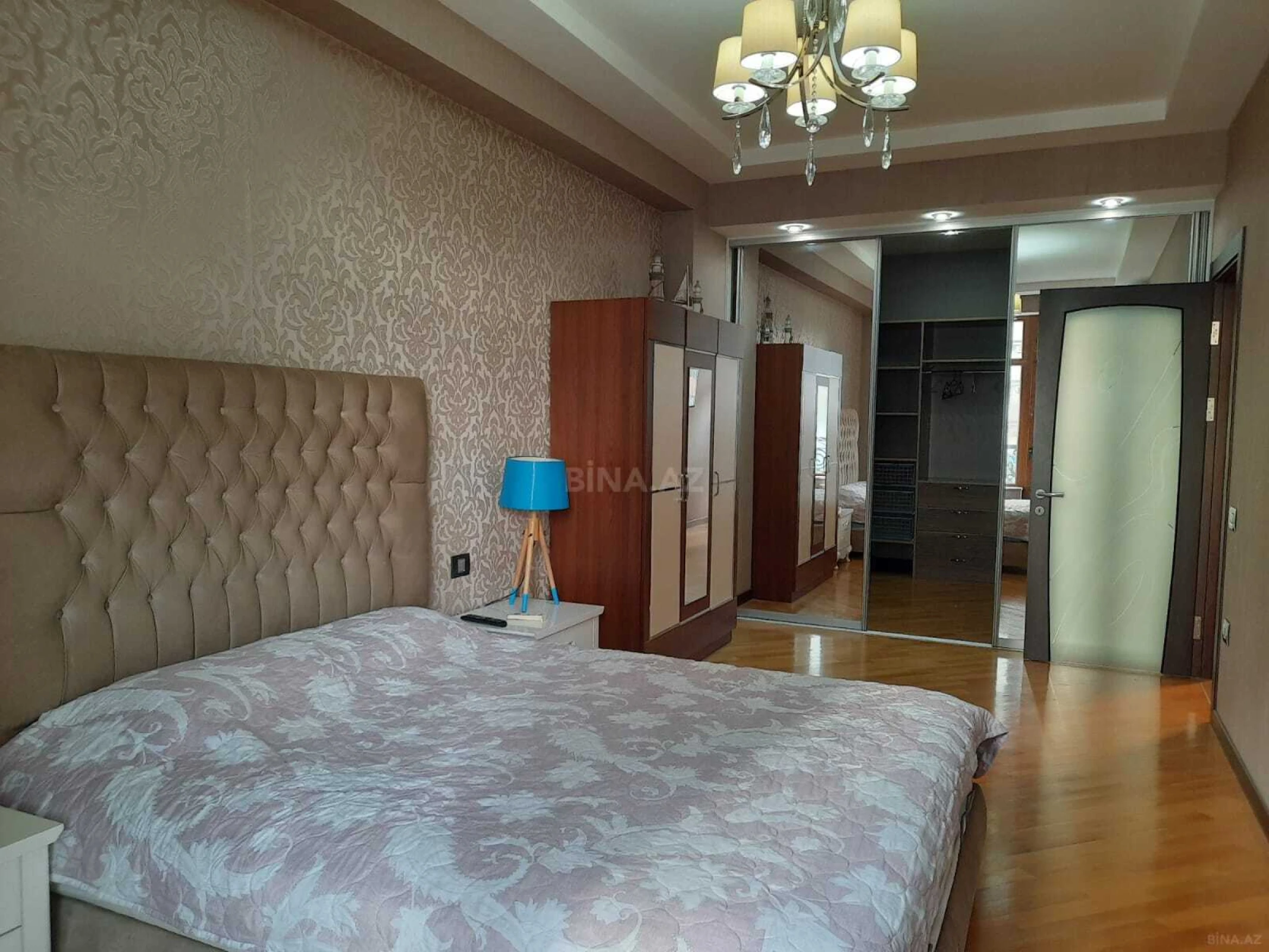 Kirayə verilir 2 otaqlı mənzil 110 m²