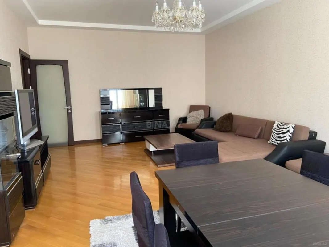 Kirayə verilir 2 otaqlı mənzil 110 m²