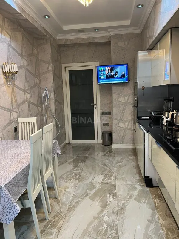 Kirayə verilir 4 otaqlı mənzil 160 m²