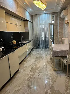 Kirayə verilir 4 otaqlı mənzil 160 m²