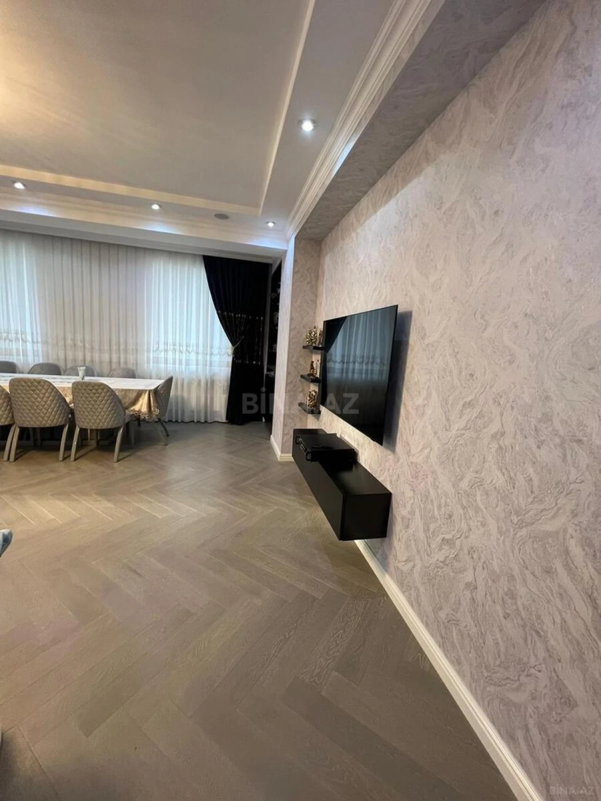 Kirayə verilir 4 otaqlı mənzil 160 m²