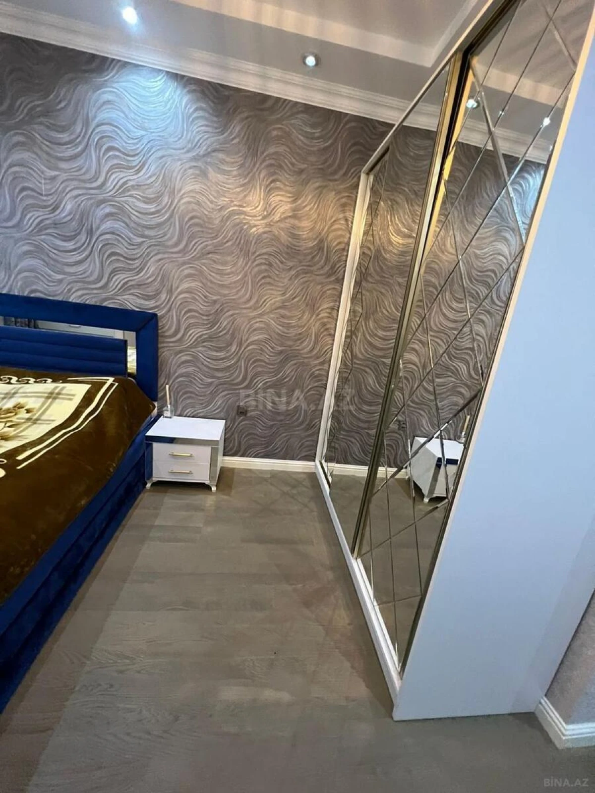 Kirayə verilir 4 otaqlı mənzil 160 m²