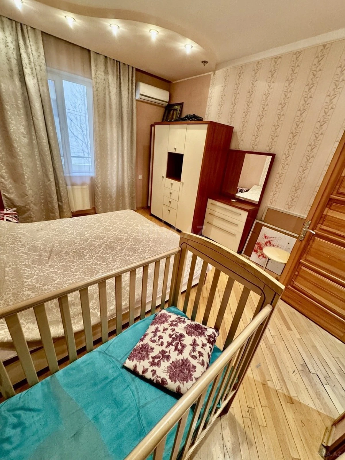 Satılır 4 otaqlı mənzil 165 m²